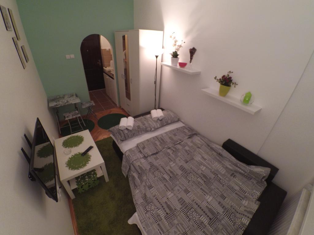Apartamento Sleep And Go Pedja Belgrado Exterior foto