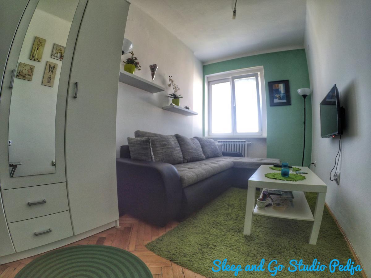 Apartamento Sleep And Go Pedja Belgrado Exterior foto