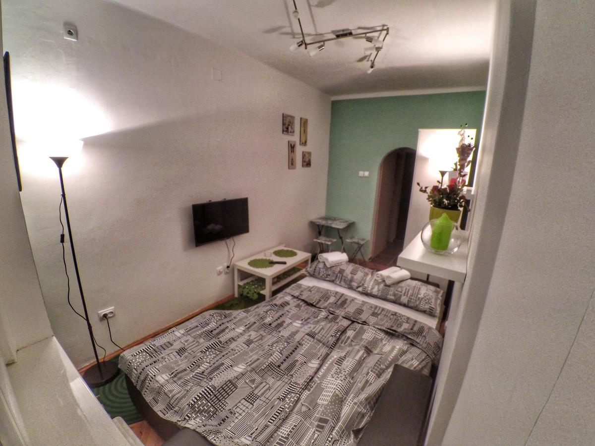 Apartamento Sleep And Go Pedja Belgrado Exterior foto